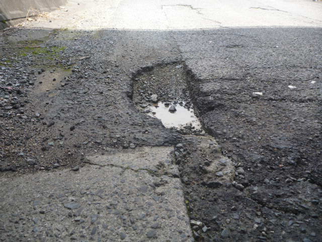 道路の陥没