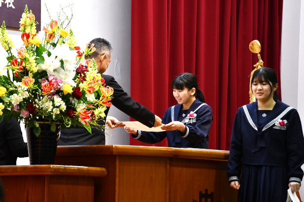 三田川中学校の卒業式の写真