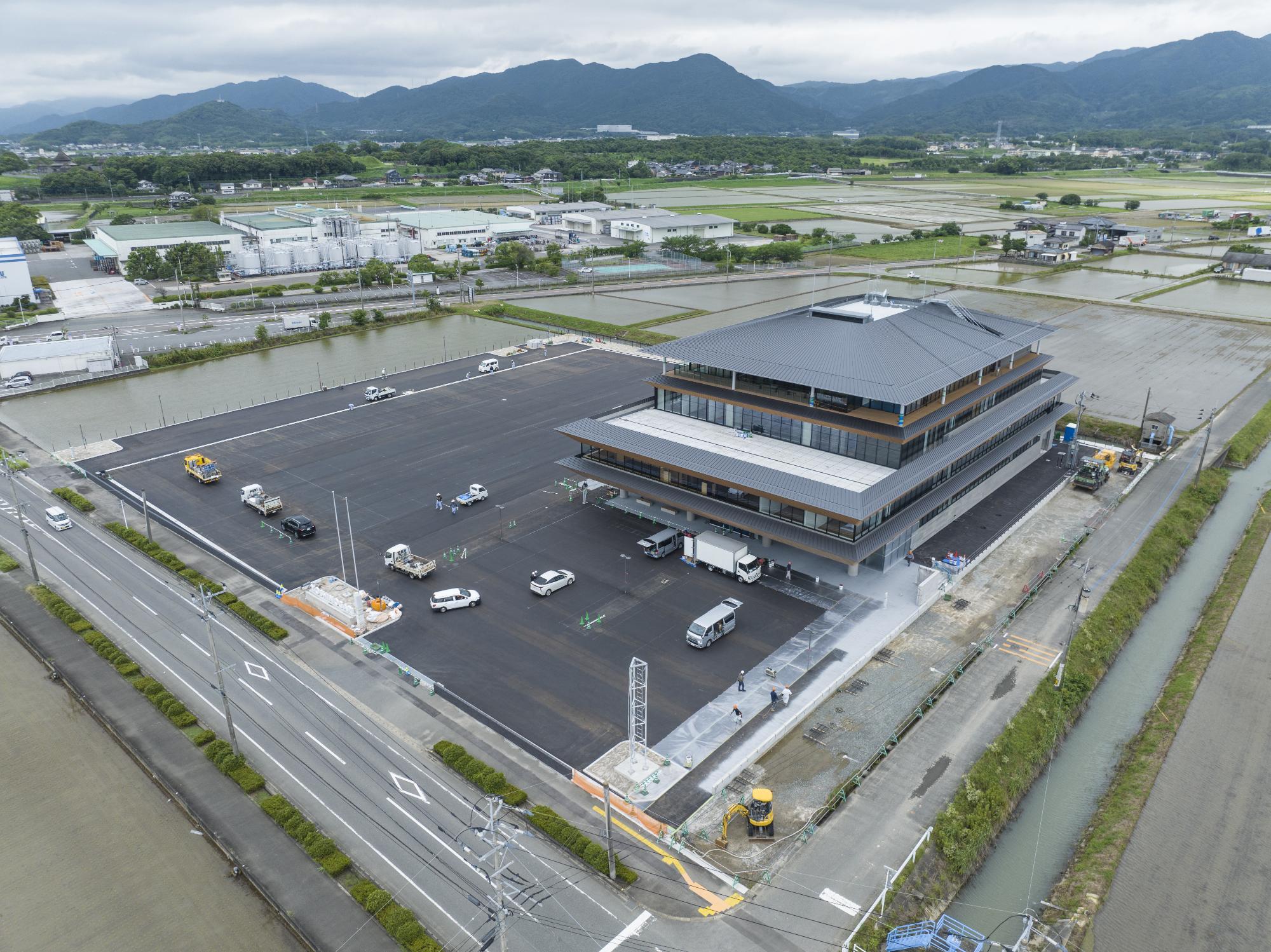 新庁舎建設令和8年6月末進捗状況写真敷地南東より